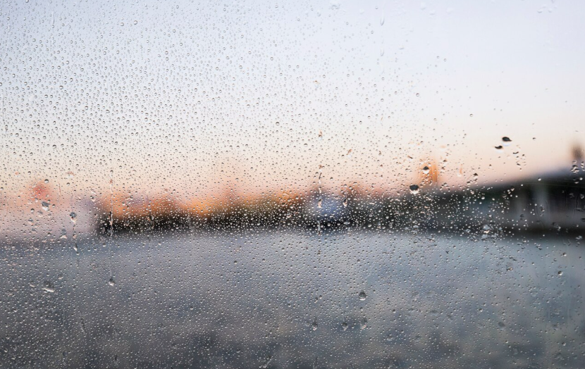 Warum beschlagen Fenster im Winter stärker