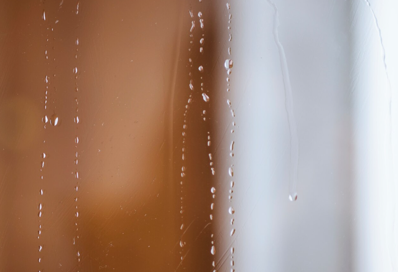 Warum beschlagen Fenster nach dem Duschen