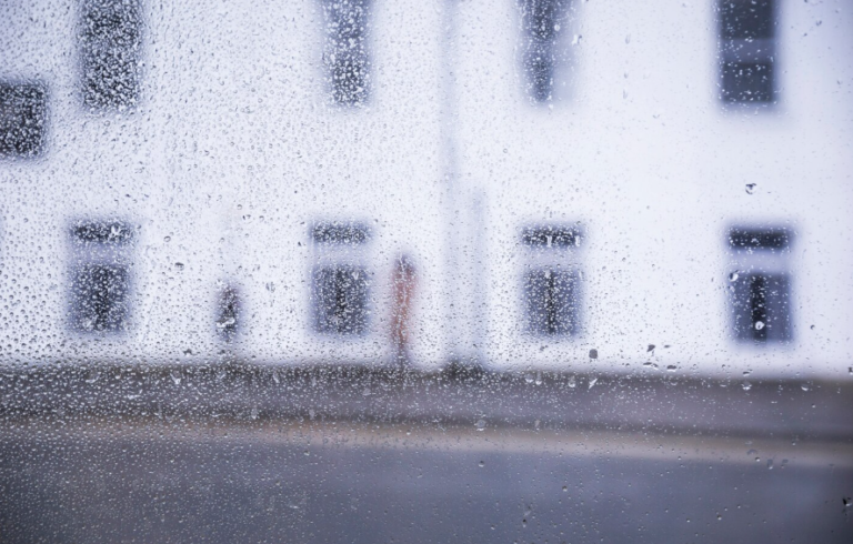 Warum beschlagen Scheiben bei Temperaturwechsel
