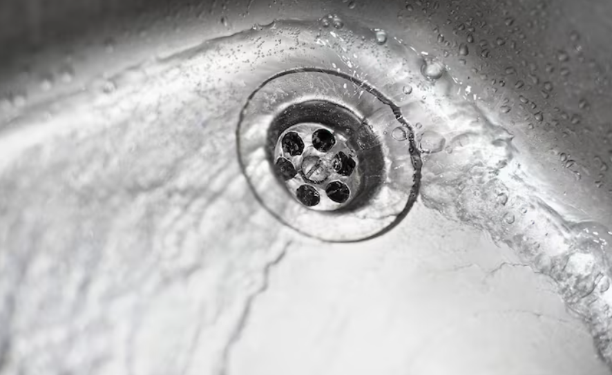 Warum bleiben Gerüche im Küchenabfluss über längere Zeit bestehen