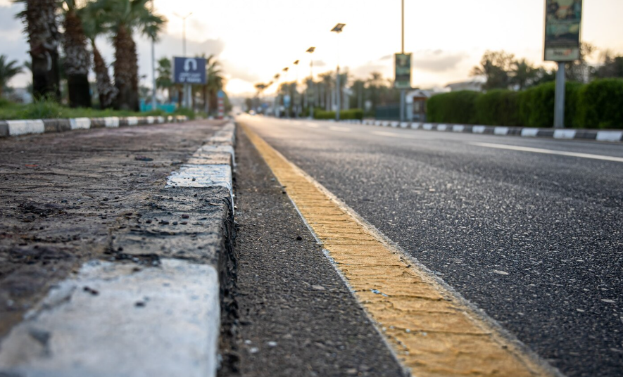 Warum heizt sich Asphalt im Sommer so stark auf