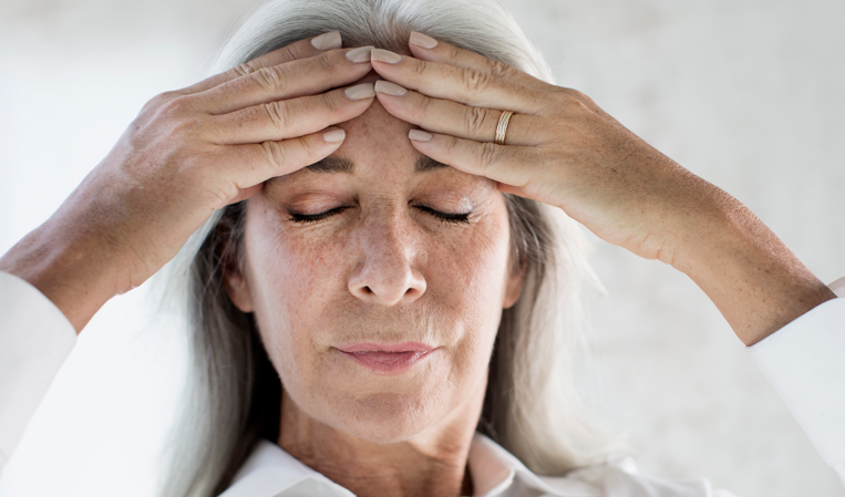 Warum bekommt man Kopfschmerzen bei Stress