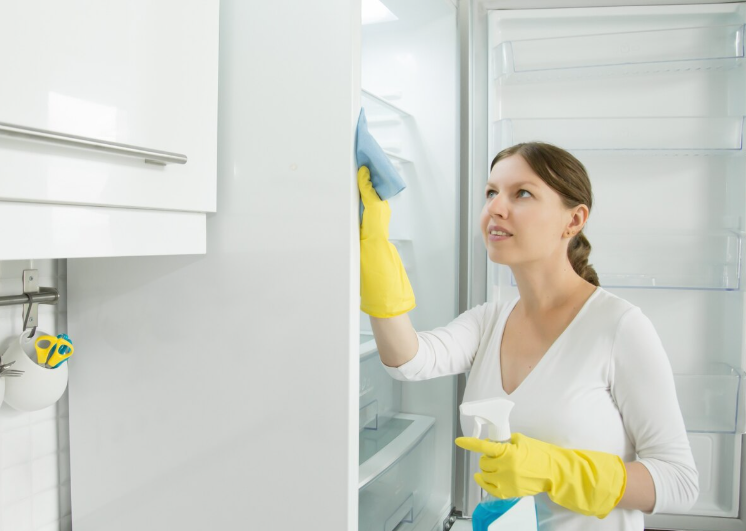 Warum riecht der Kühlschrank nach längerer Nutzung stärker